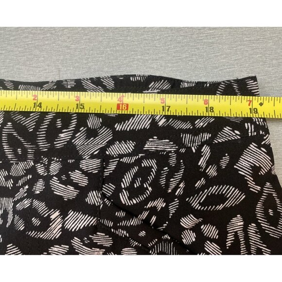 Chicos Zenergy Size 3 Black Patterned Polyester/Spandex Capri Pants - Picture 12 of 16
